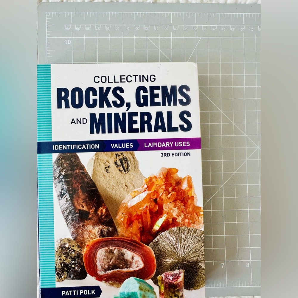 Used ROCKS GEMS And MINERALS Book